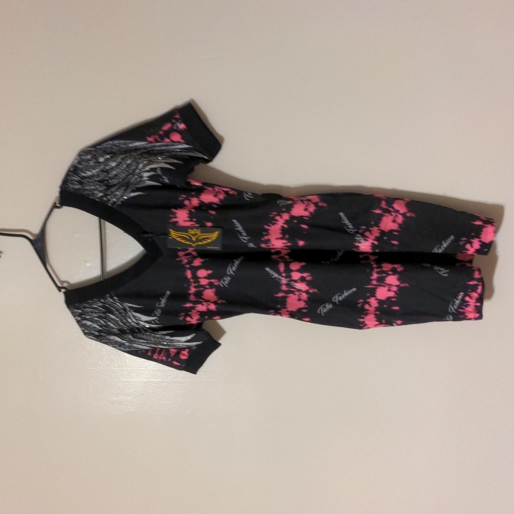 T.A.T.U. fuchsia v neck model 7048 size eu 36 us XS